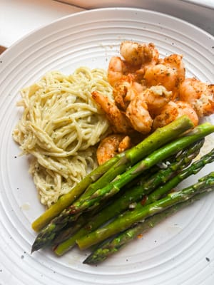 Baked Shrimp and Asparagus Foil Packs with Garlic Lemon Butter Sauce