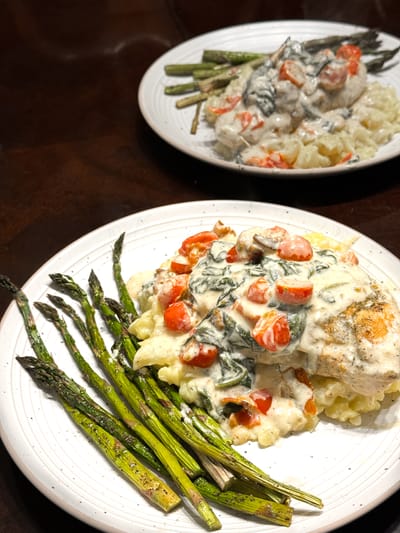 Creamy BLT Chicken with Mashed Potatoes & Asparagus